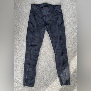 Fast and free camo. Size 8. Like new, barely worn. Smoke and pet free home!